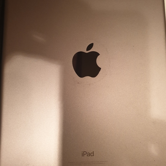 Apple iPad generation 6 32GB - Picture 2 of 5